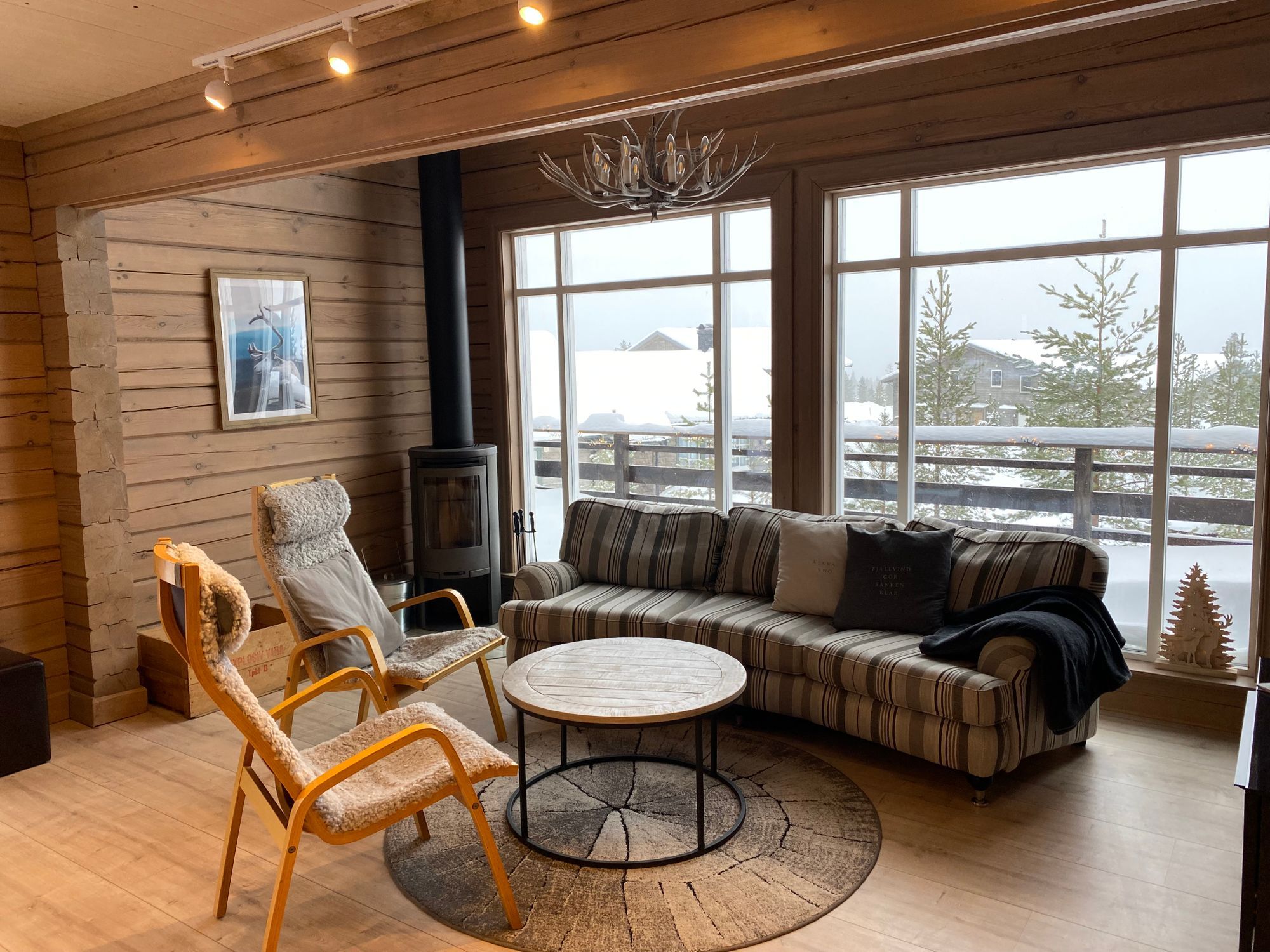 Villa Fjällsaga, timmerhus med ski-in/ski-out läge – bild 8 av 23