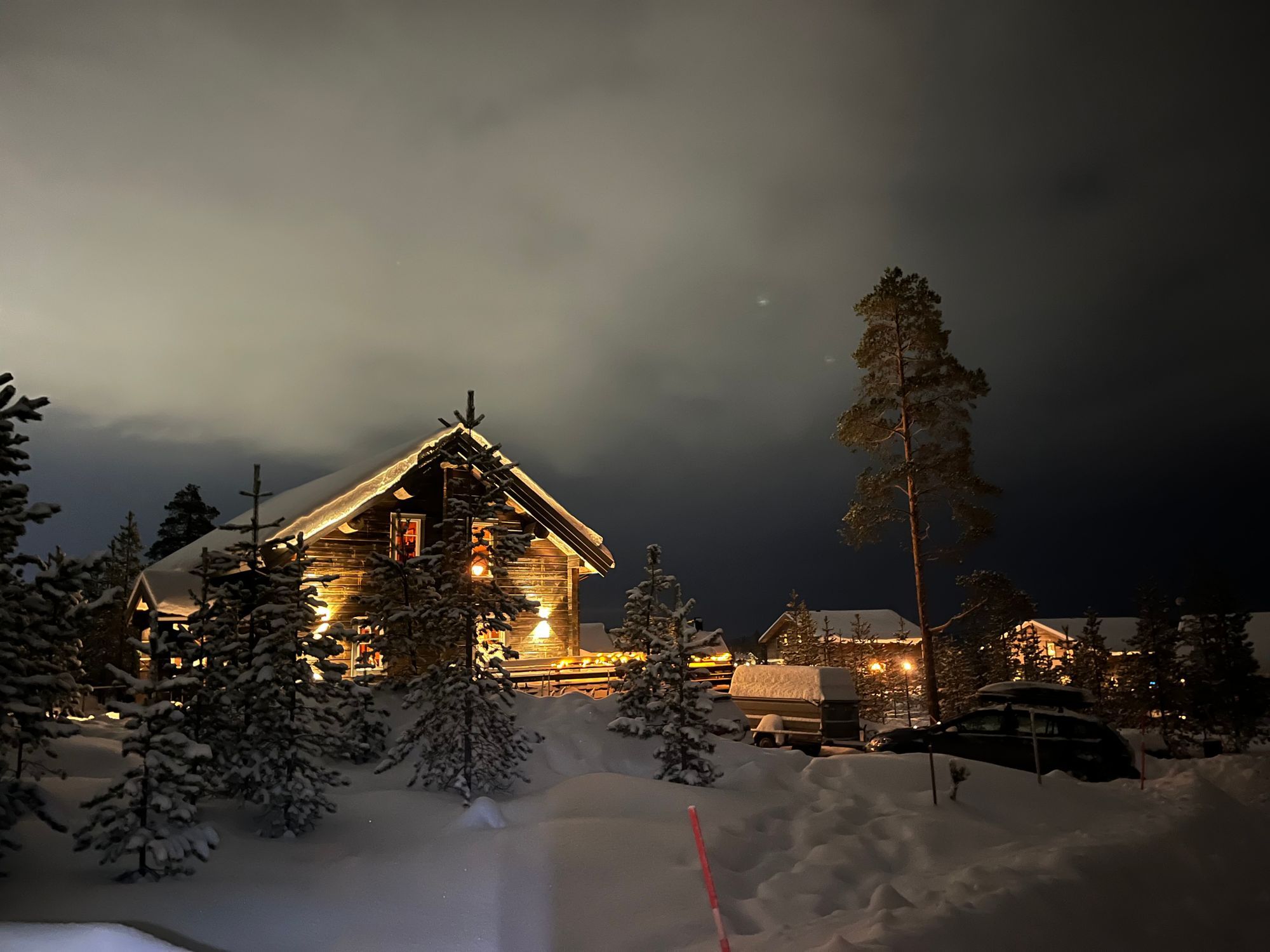 Villa Fjällsaga, timmerhus med ski-in/ski-out läge – bild 2 av 23