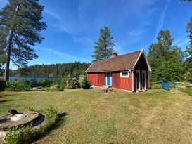 Semesterboende med vattnet som närmsta granne