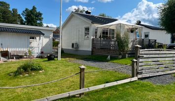 Vackert nyrenoverat hus nära stranden