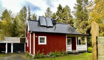 Mysigt hus med eldstad nära Östersund