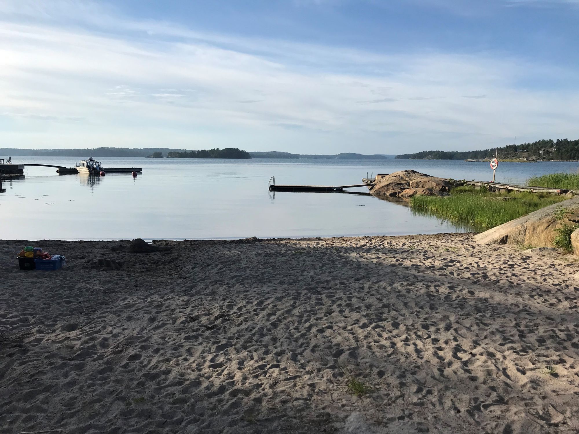 Modern stuga nära havet – bild 3 av 14