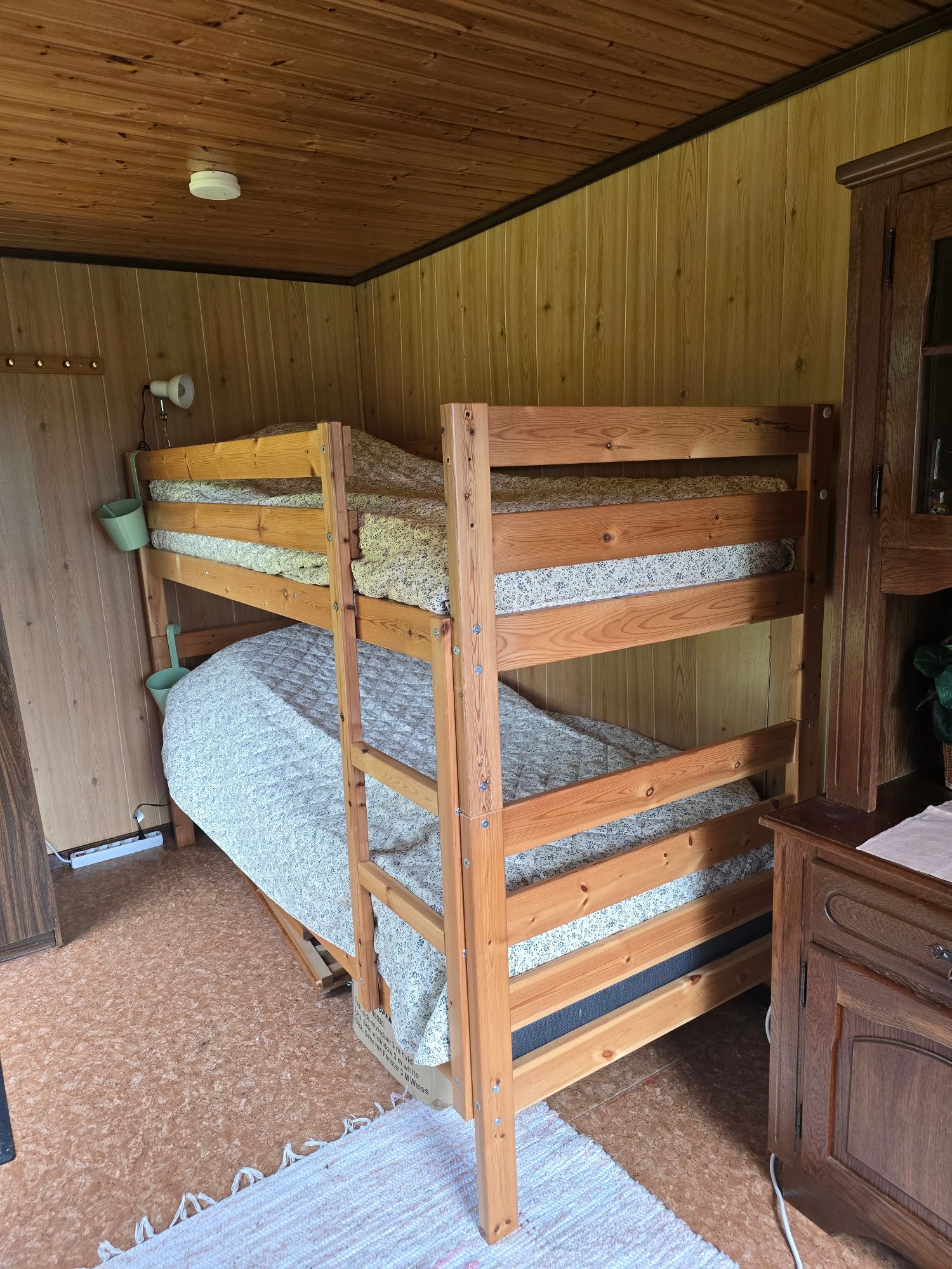 Mysig sommarstuga med sjötomt – bild 24 av 24