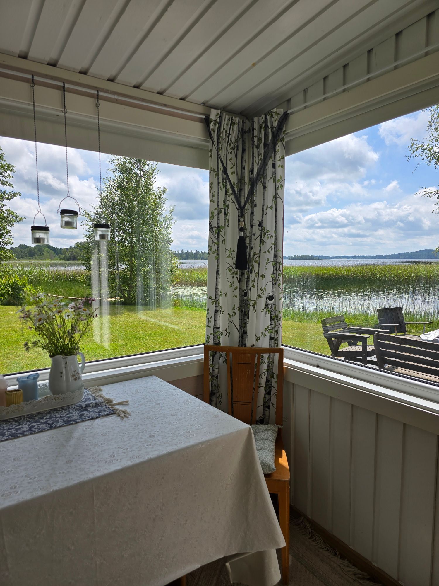 Mysig sommarstuga med sjötomt – bild 12 av 24