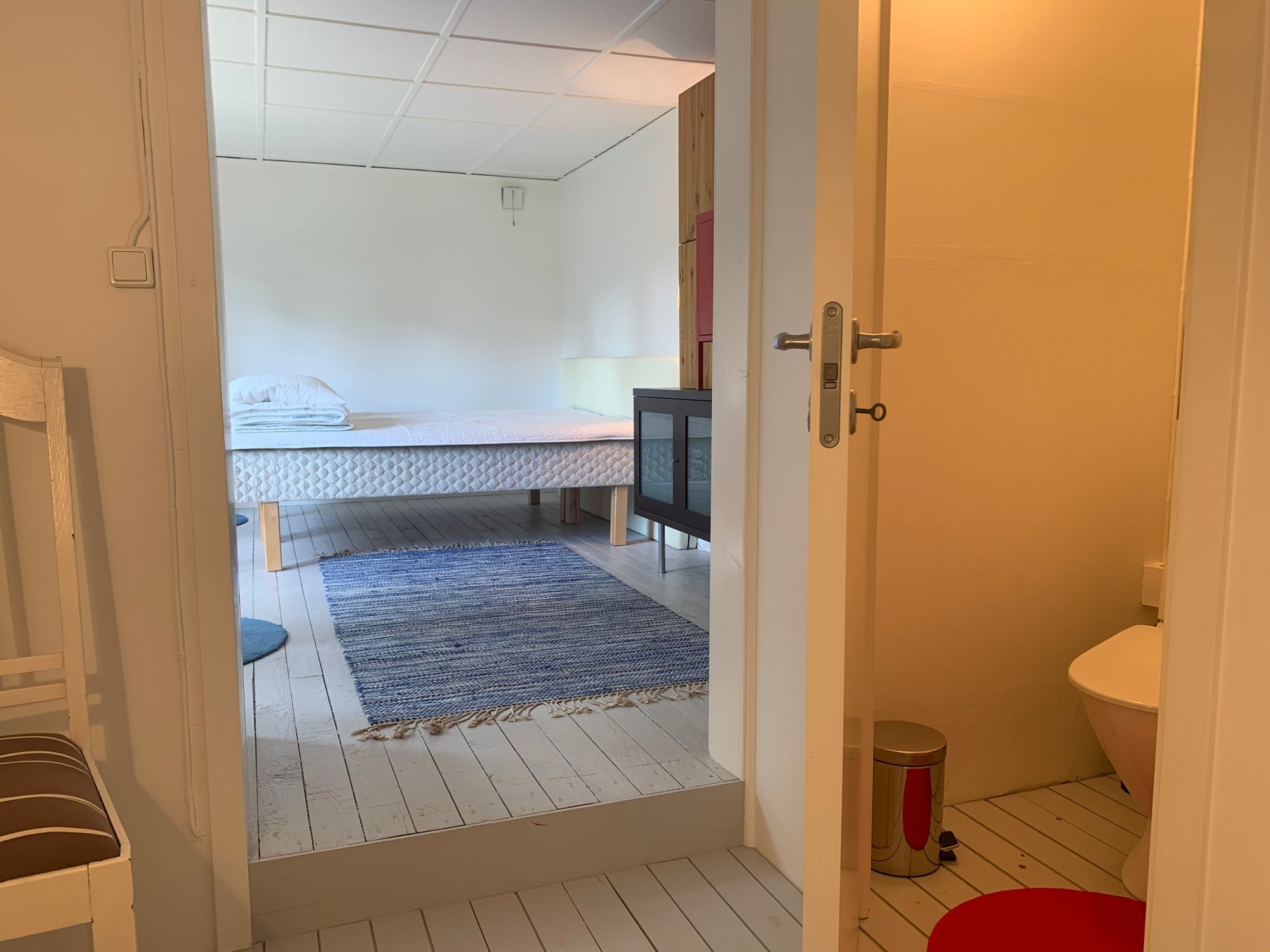 Kustnära och trivsam Gäststuga vid skogsbrynet – bild 19 av 24