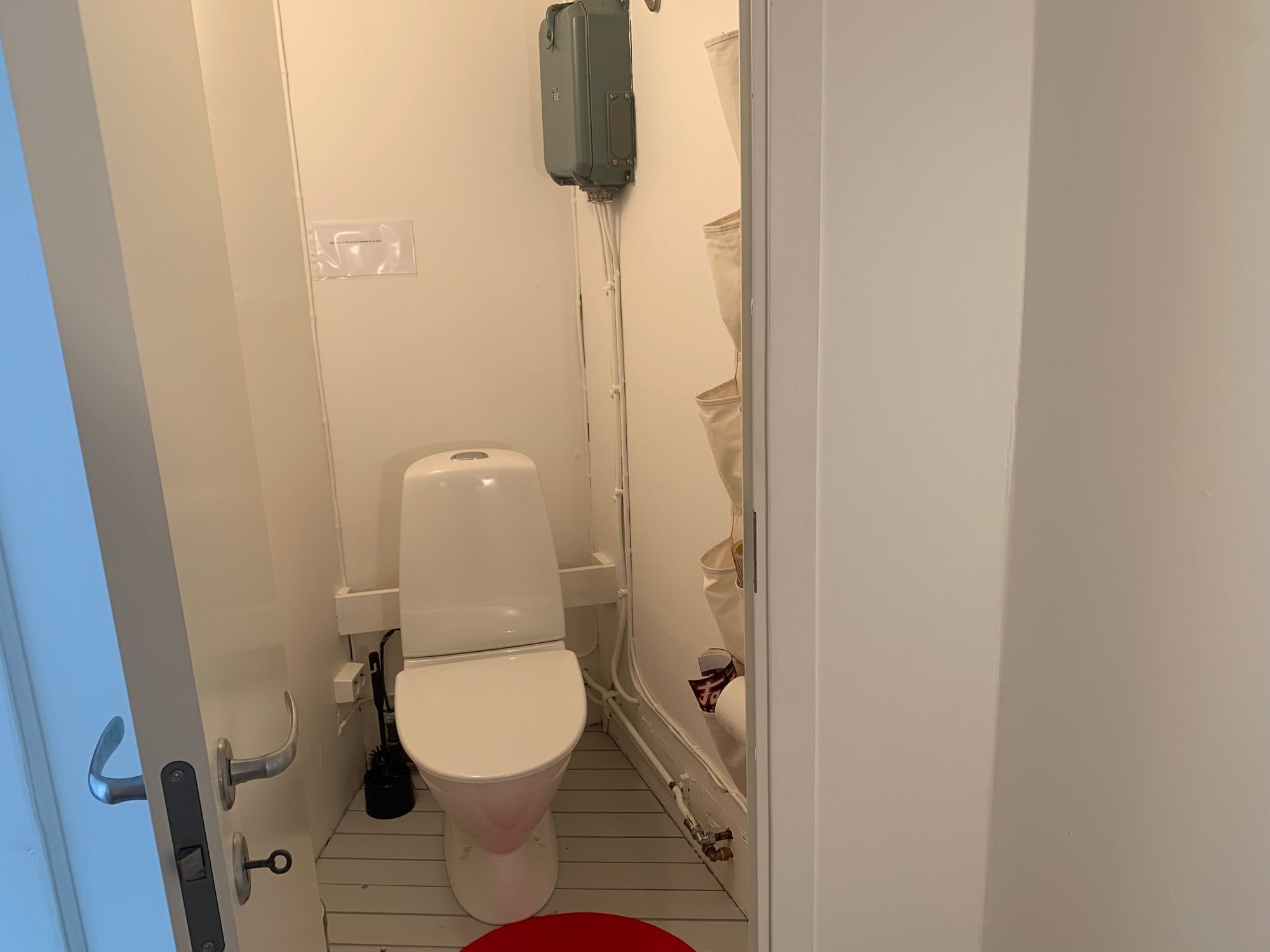 Kustnära och trivsam Gäststuga vid skogsbrynet – bild 20 av 24