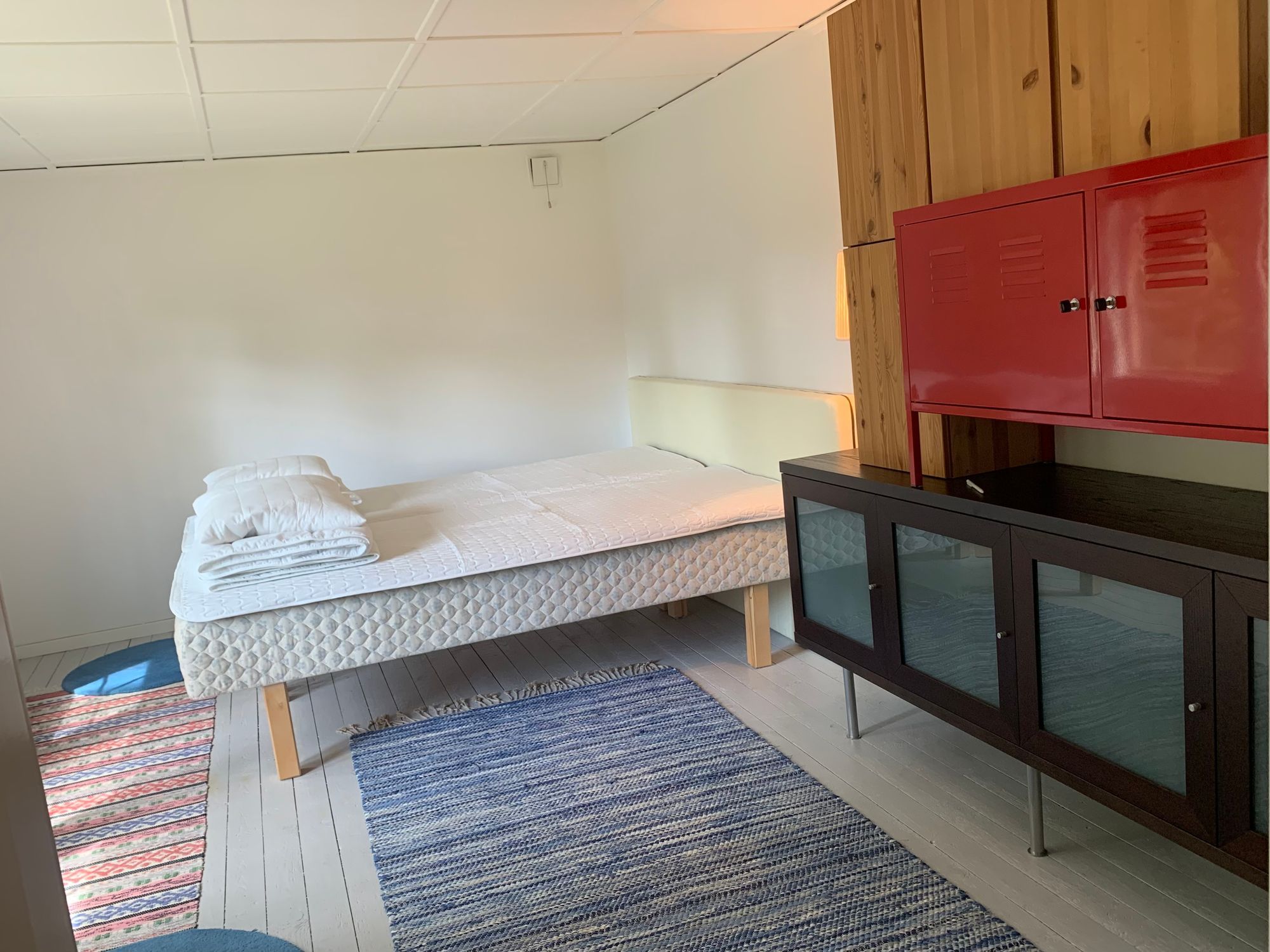 Kustnära och trivsam Gäststuga vid skogsbrynet – bild 21 av 24