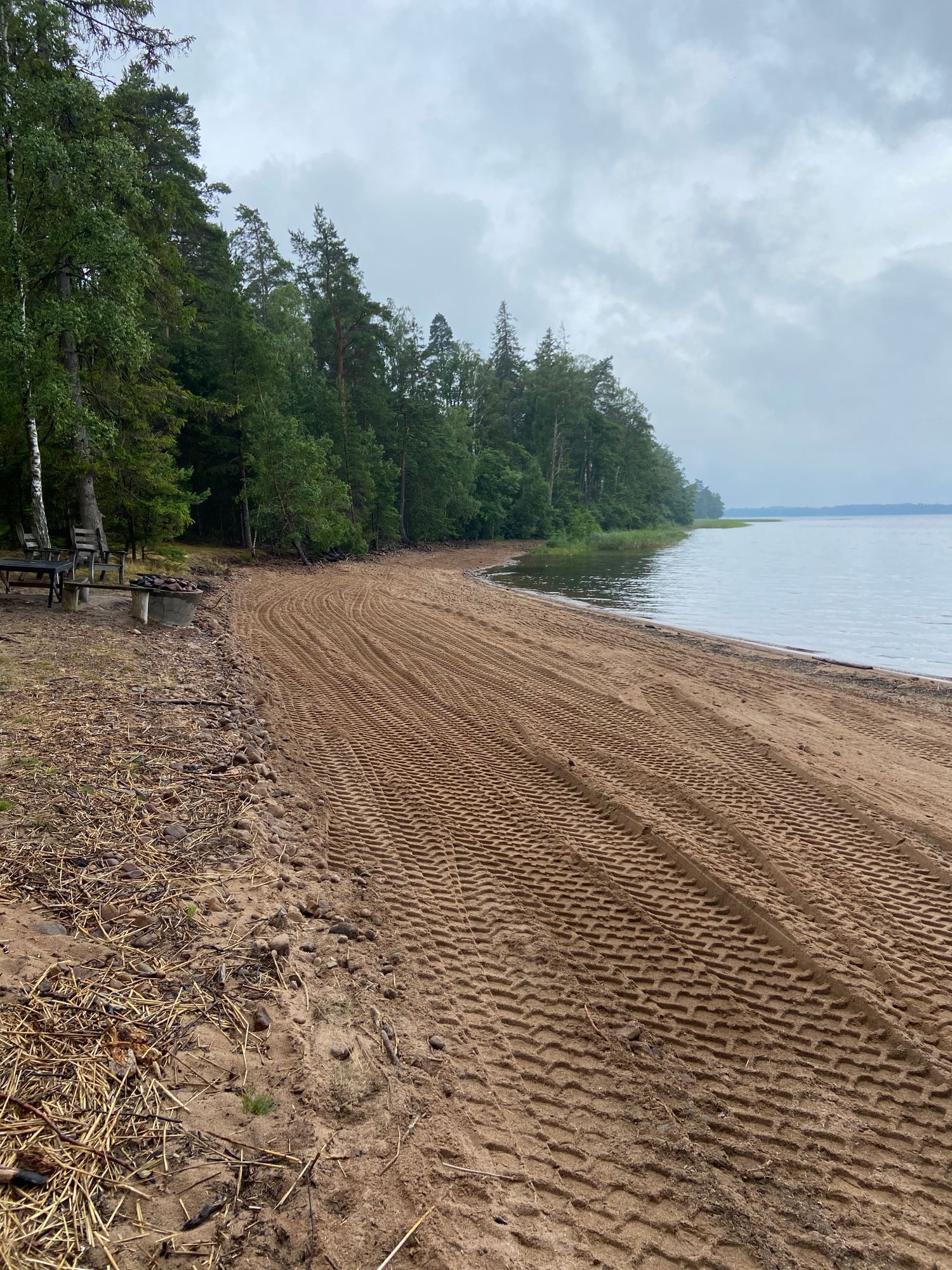 Mysig stuga med bra bad och fiske – bild 20 av 24