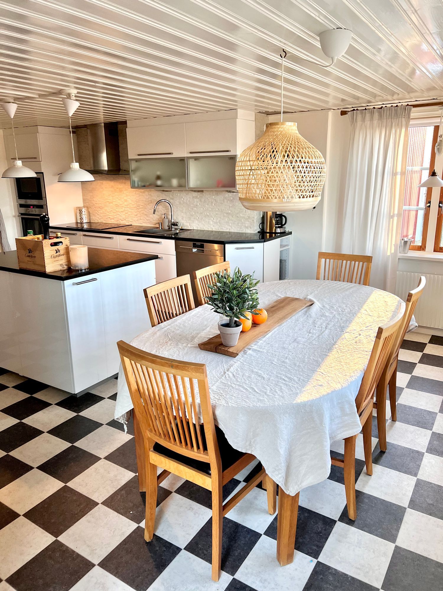 Charmig Ölandsgård med pool – bild 5 av 14