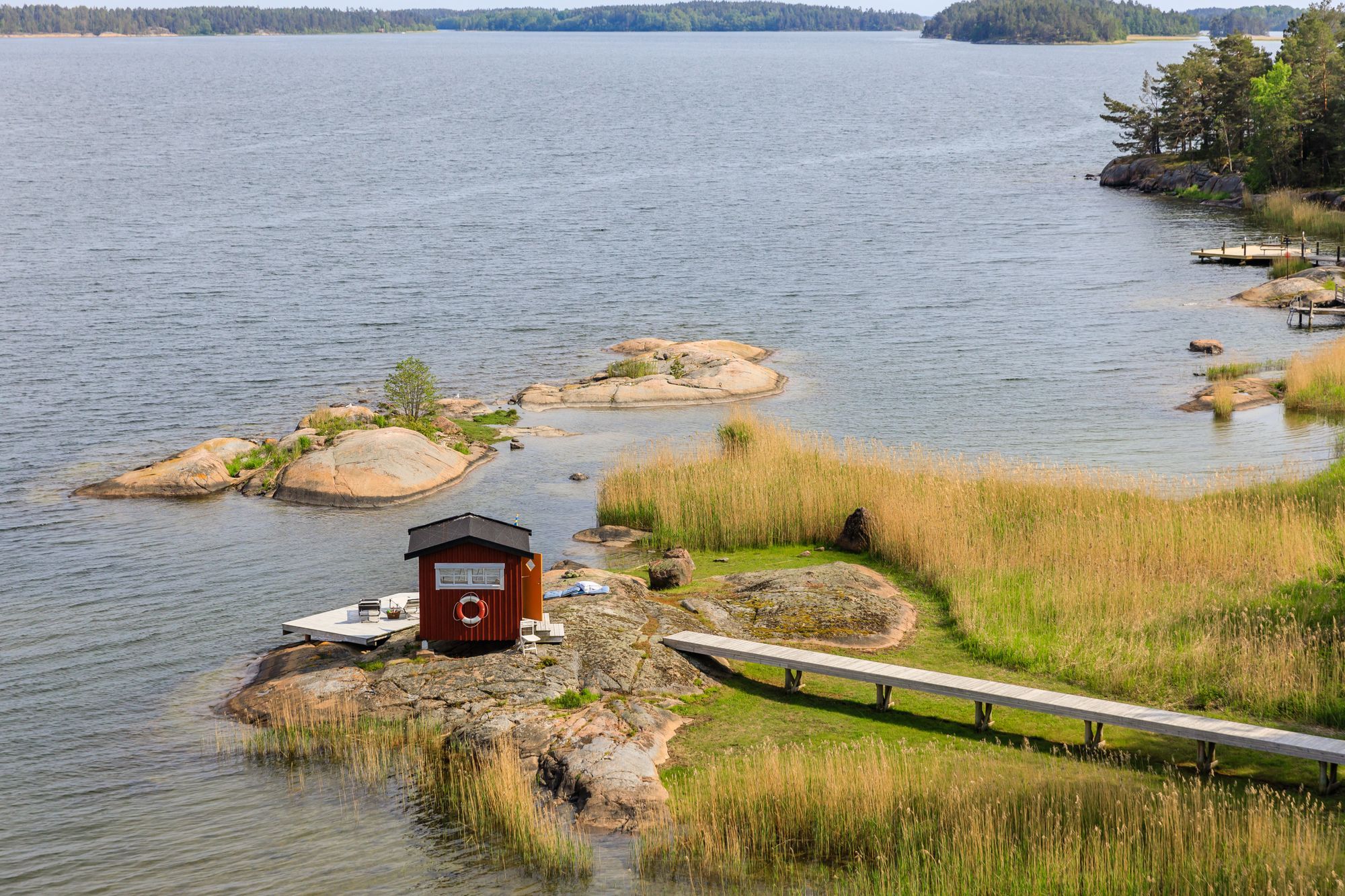 Vackert skärgårdshus med havstomt och egen badö – bild 4 av 24
