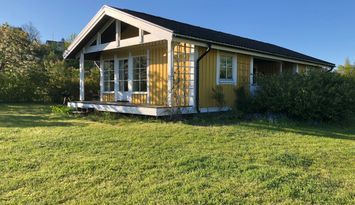 Välplanerad stuga för fyra med bra läge