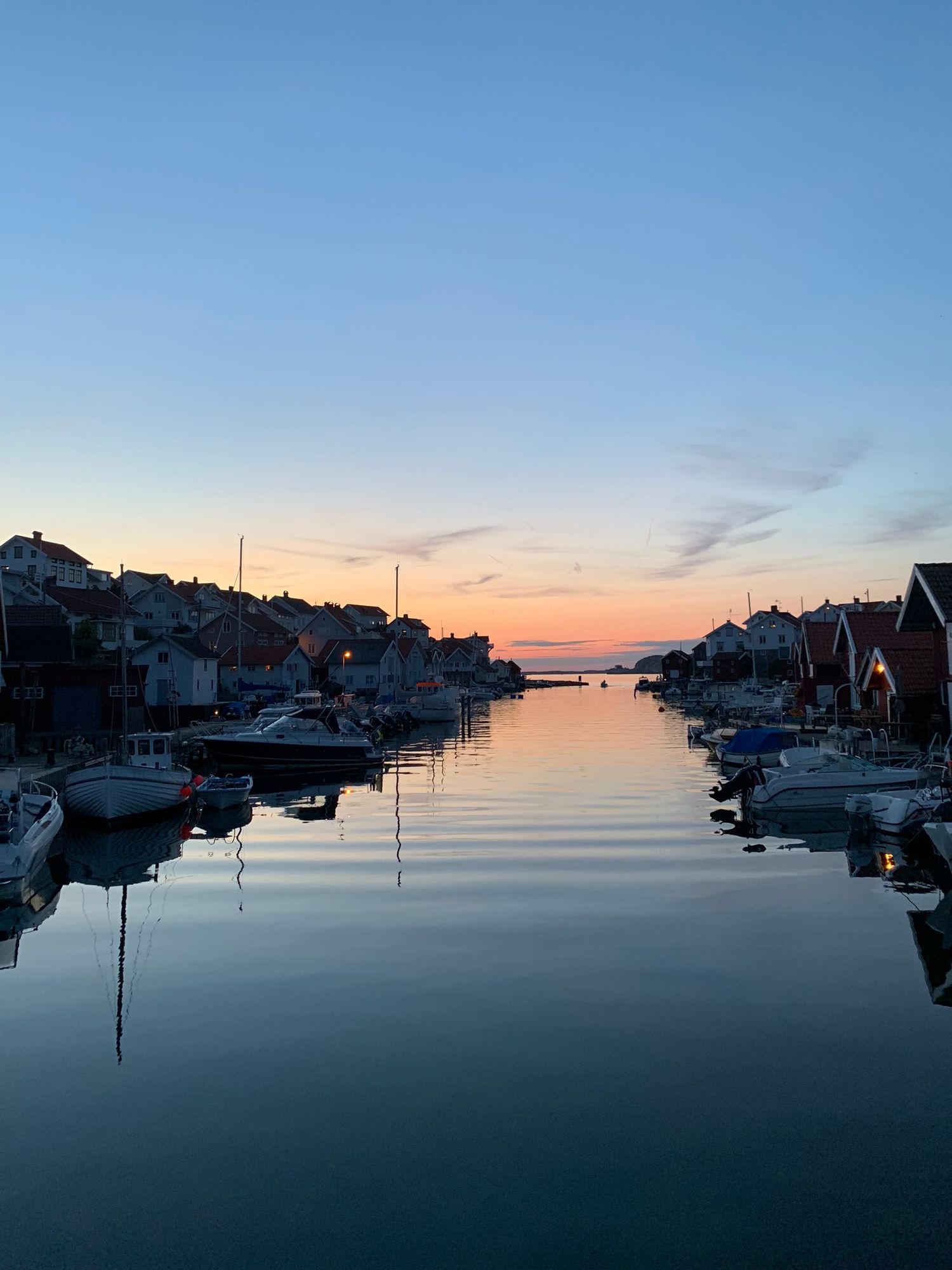 Charmigt hus med sjöutsikt på Gullholmen – bild 24 av 24
