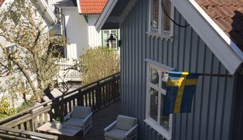 Charmigt hus med sjöutsikt på Gullholmen