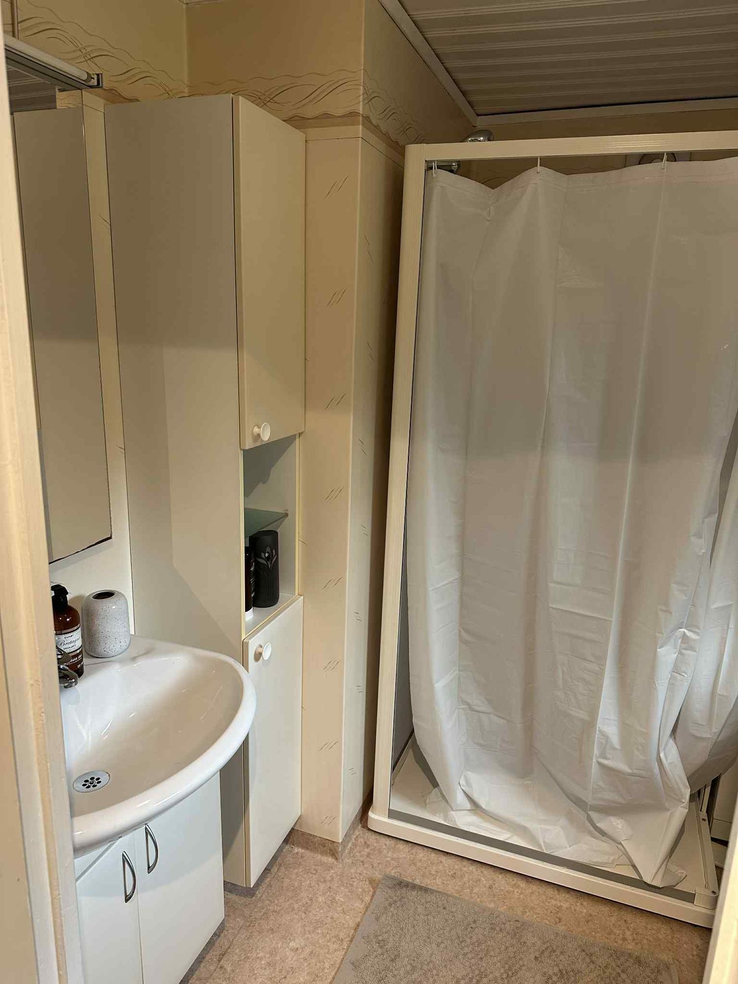 Skogsnära stuga i Ludvigsborg – bild 20 av 23