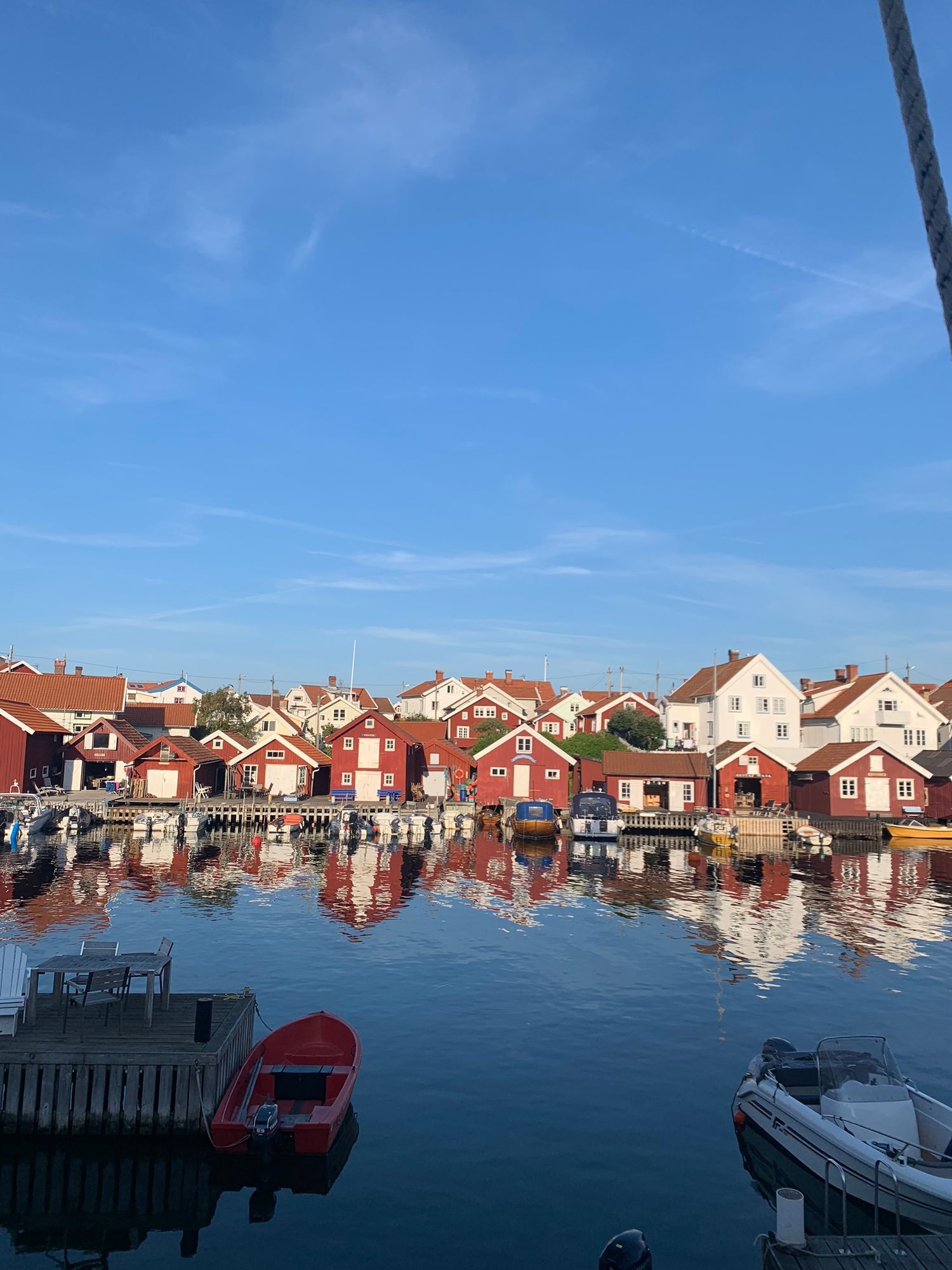 Charmigt hus med sjöutsikt på Gullholmen – bild 9 av 24
