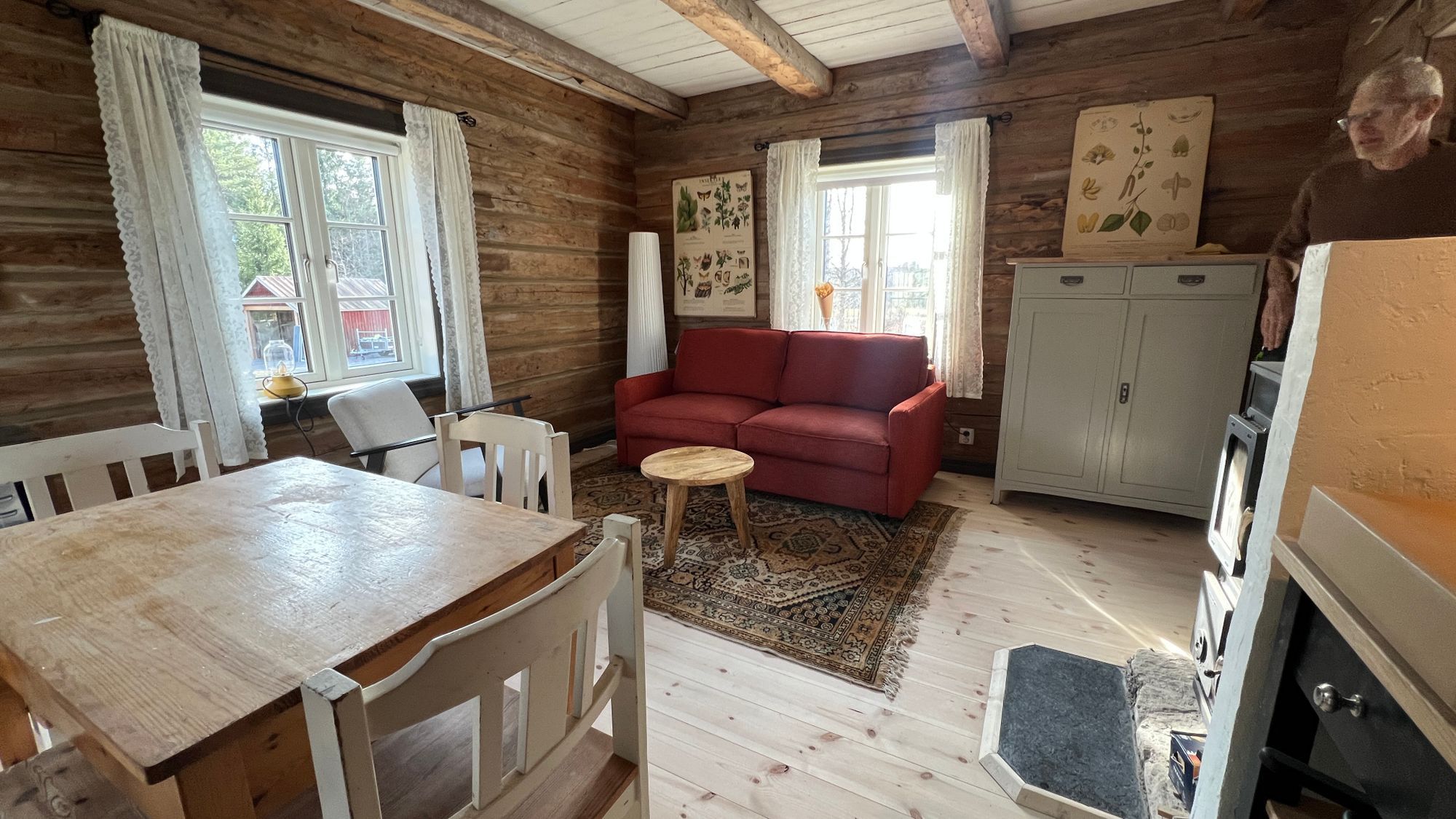 Mysig timmerstuga med kamin i södra Värmland