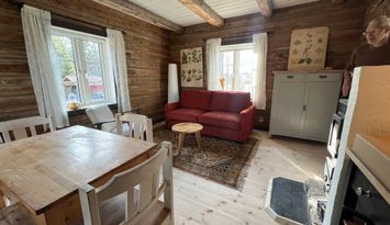 Mysig timmerstuga med kamin i södra Värmland