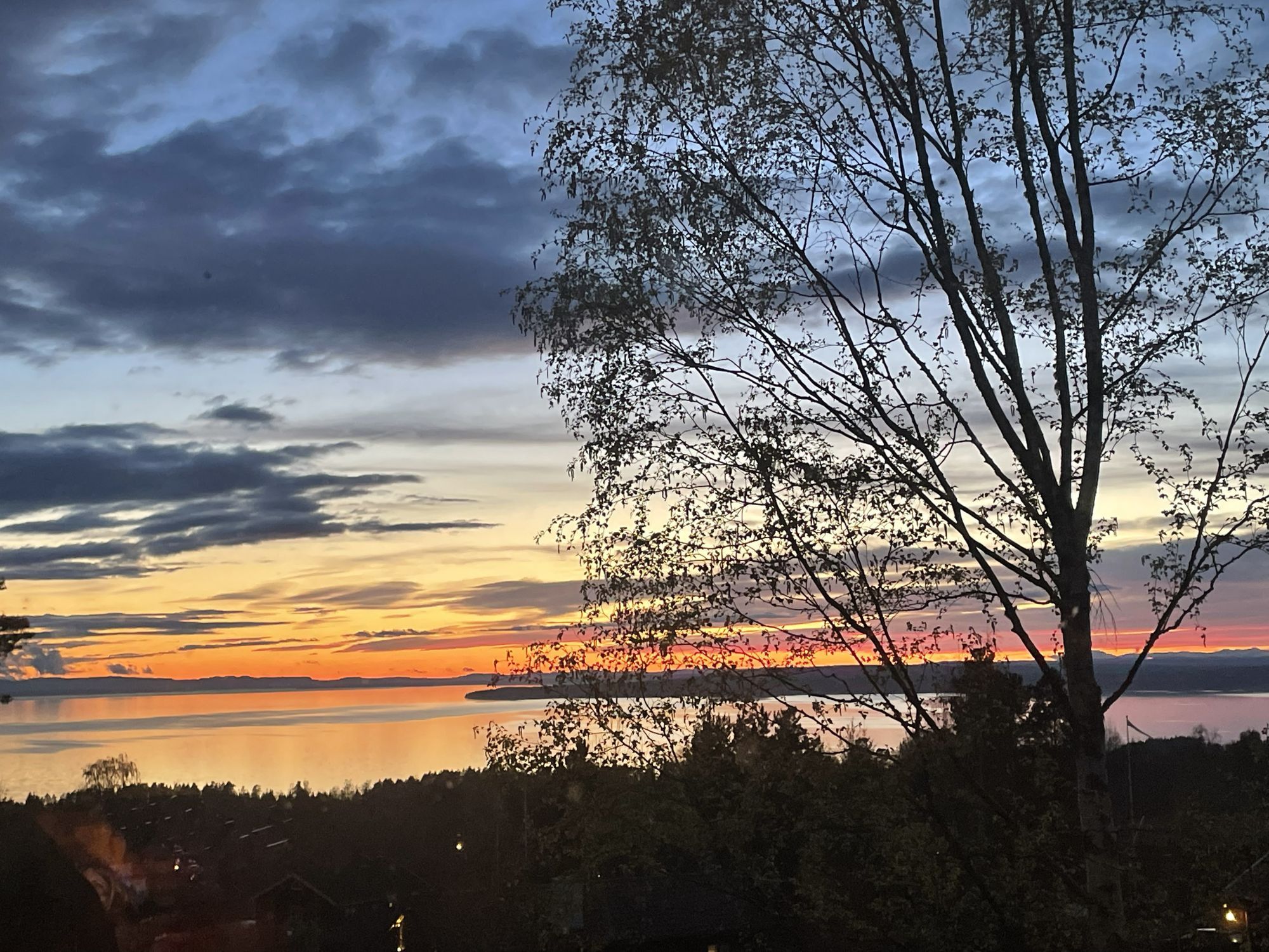Stor timmerstuga med panoramautsikt över Siljan – bild 17 av 19