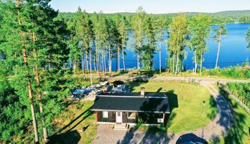 Sjönära stuga med spabad och brygga