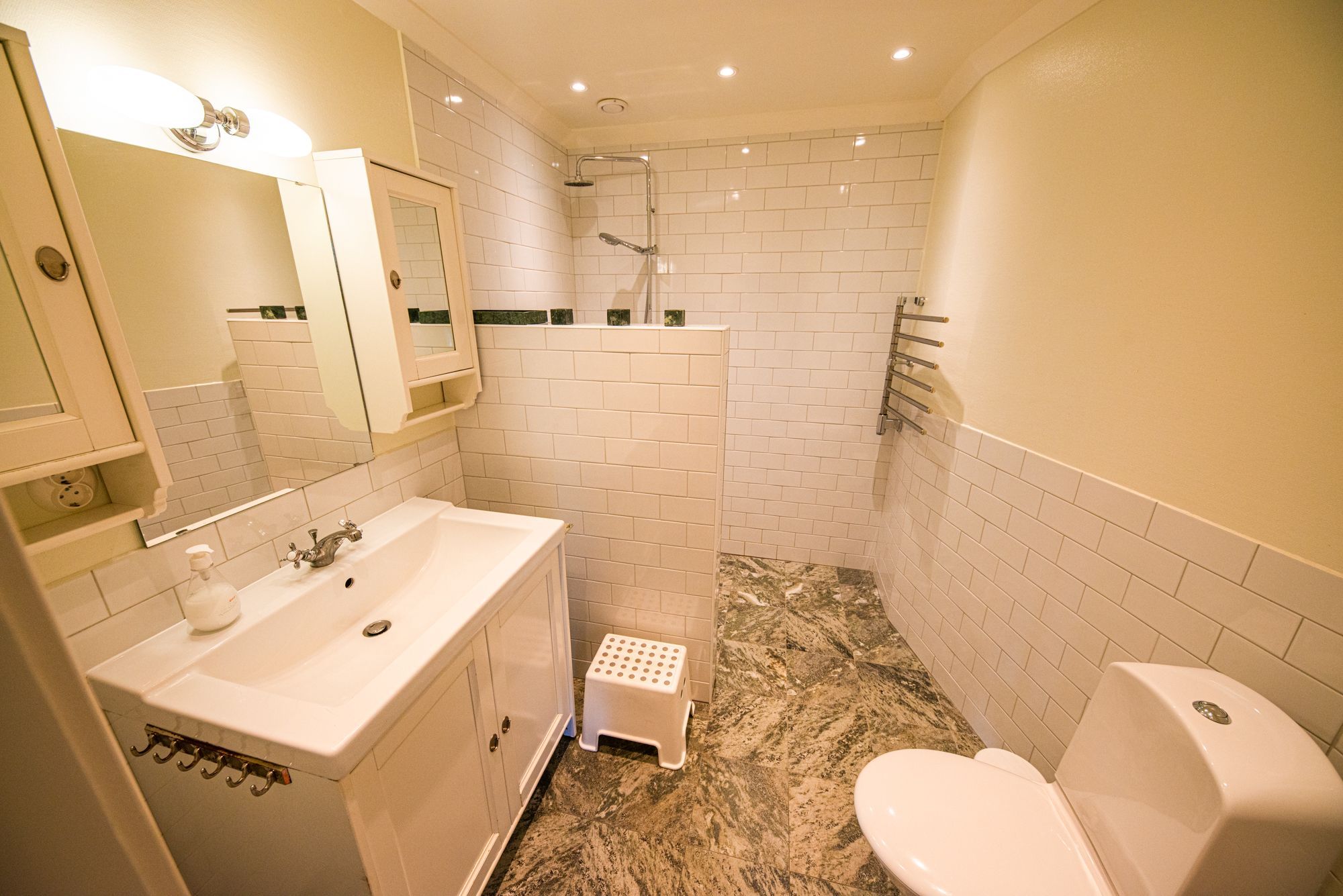 Helt träslott med 24 bäddar i Järvsö – bild 20 av 24