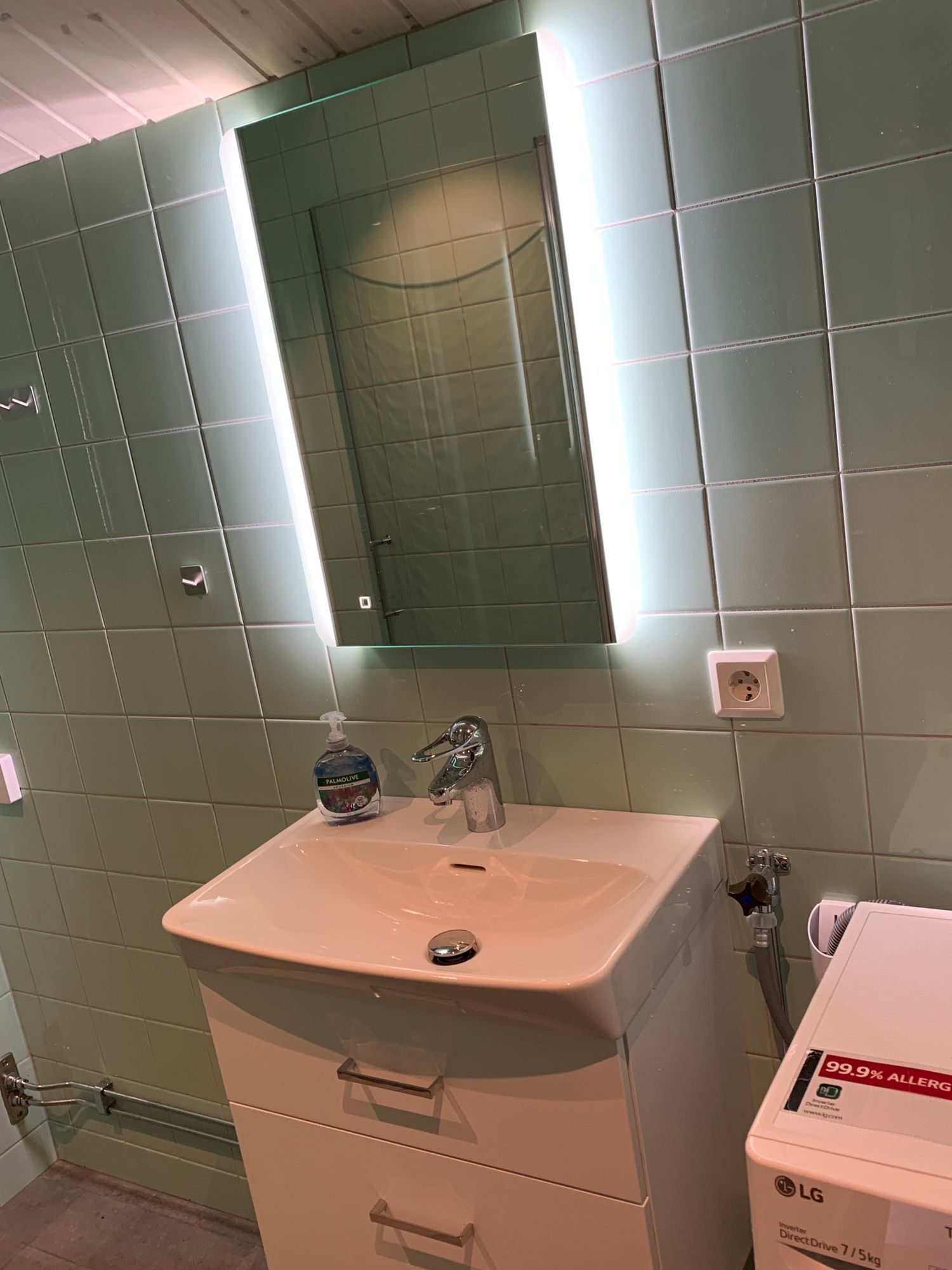 Charmig nyrenoverad stuga med fint läge och utsikt – bild 8 av 21