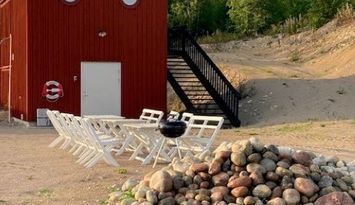 Nybyggd stuga i två plan uthyres