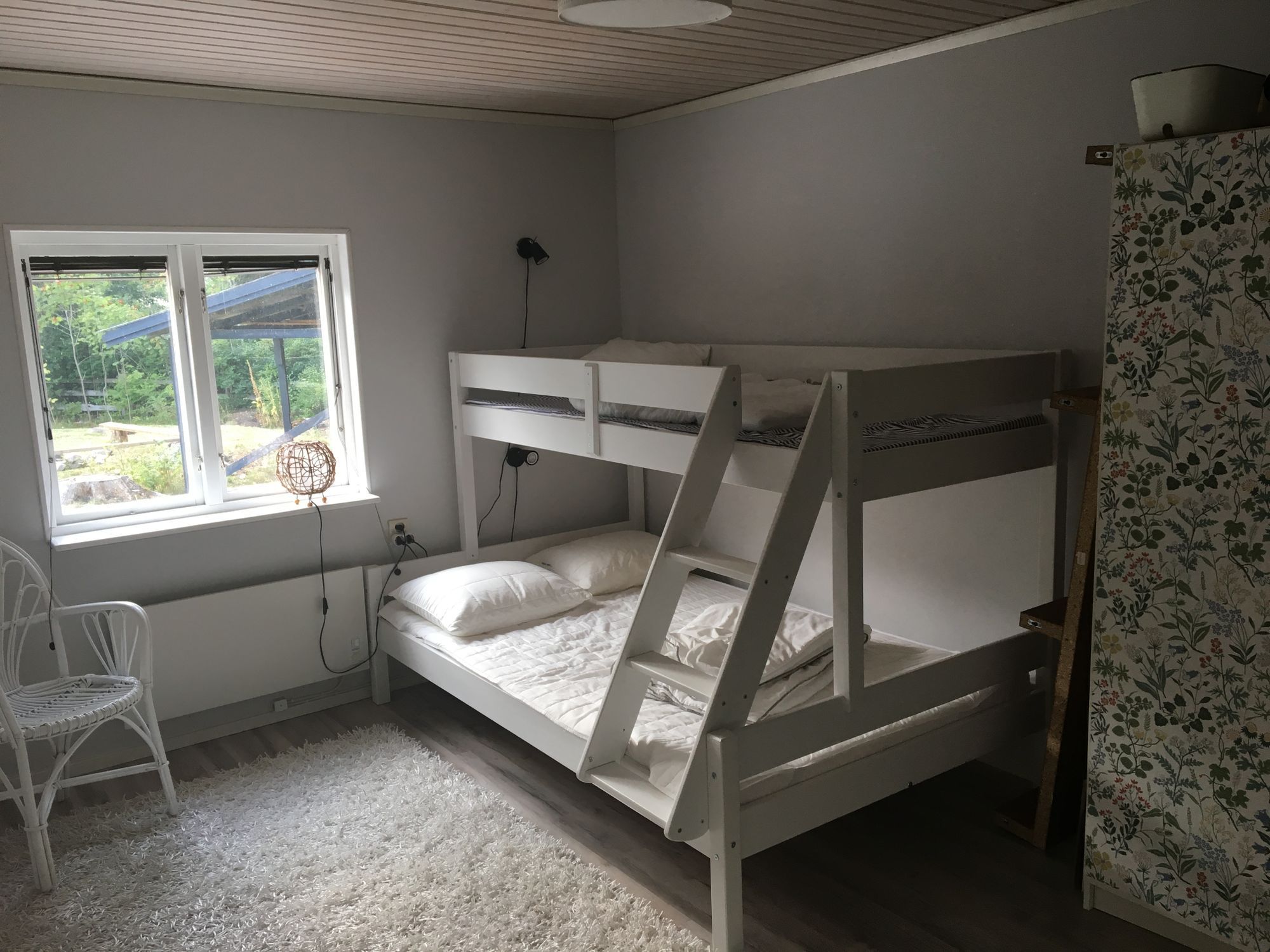 Sommarstuga ett stenkast från Vänern – bild 7 av 24