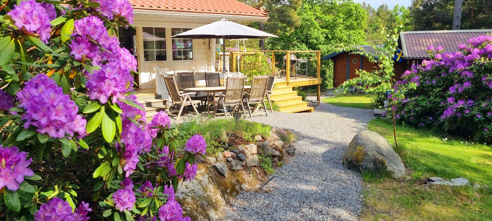 Charmig sommarstuga med härligt barnvänlig tomt – bild 4 av 21
