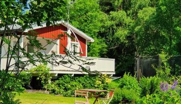 Större stuga i fiskeläget Mellanfjärden