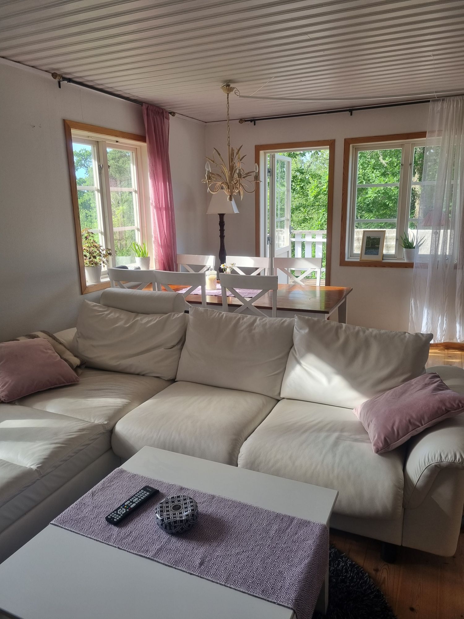 Hus med havsutsikt och egen brygga – bild 10 av 13