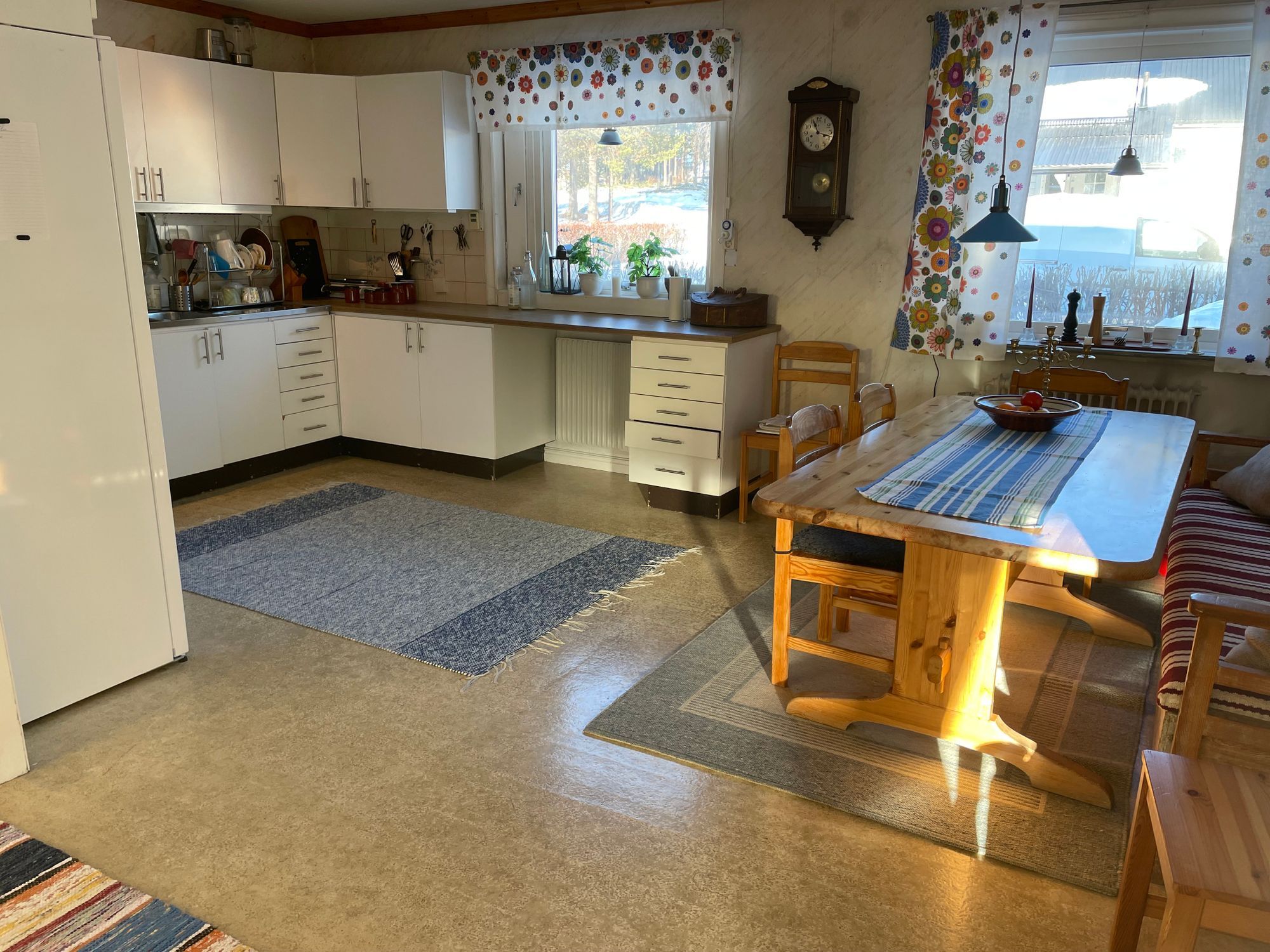 Hus i centrala Jokkmokk, med utsikt mot solnedgång – bild 5 av 20