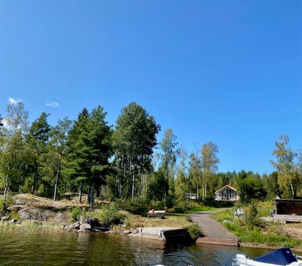 Hus vid Värmelns strand i Värmskog-Värmland – bild 10 av 24