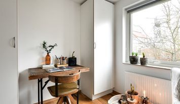 Centralt och ljusa lägenhet i Visby med egen entré