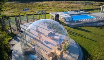 Privat spa-oas med pool & dome vid västkusten