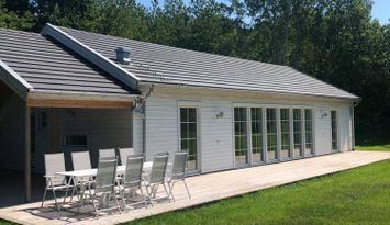 Hus på Österlen nära sjö & hav med spabad & bastu