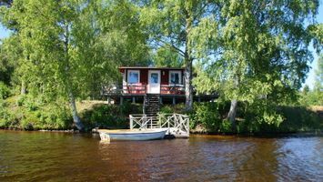 Lodge on the lake Sörälgen