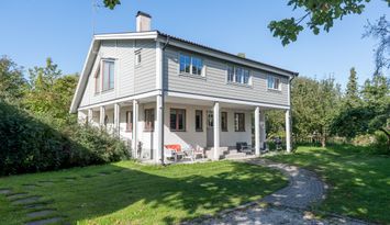 Tre hus i Tofta, 14 bäddar, 500 m till strand