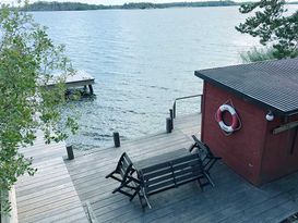 Beautiful waterfront house 40min from Stockholm