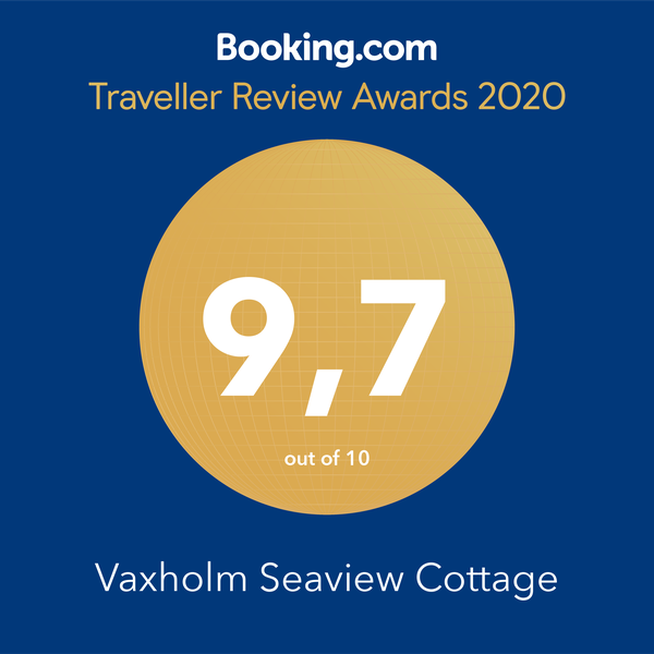 Centrala Vaxholm med utsikt över hamnen och havet – bild 4 av 19