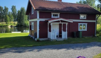 Stuga vid vattnet i Örån, Lit