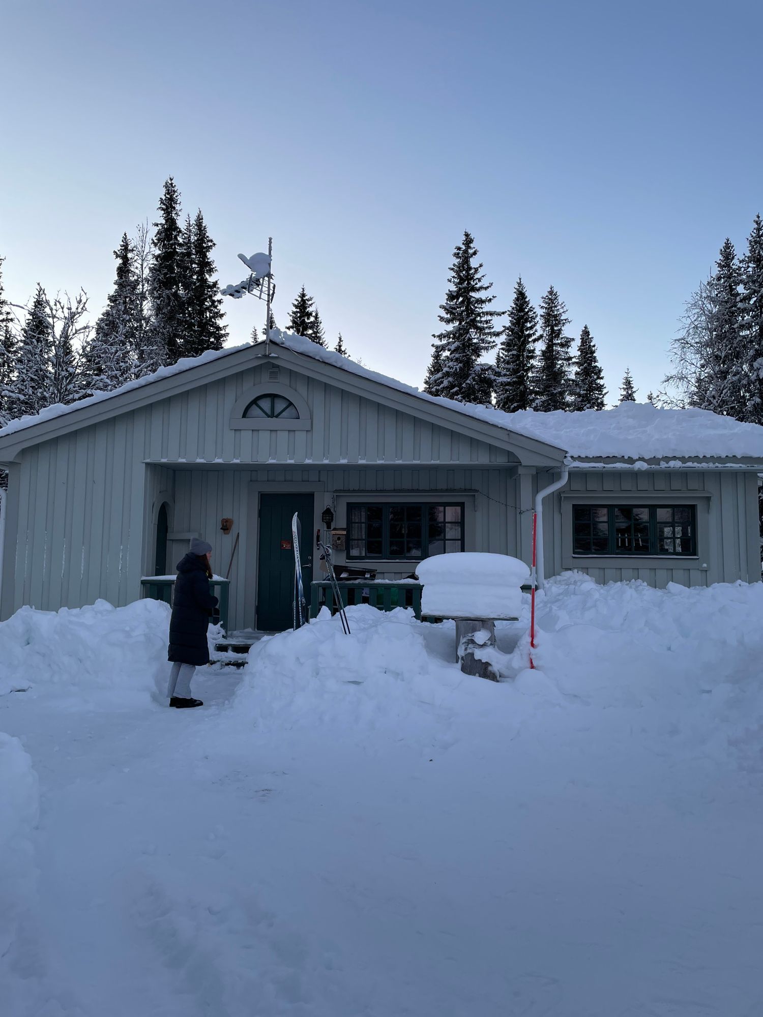 Mysig fjällstuga i bästa läge – bild 2 av 12