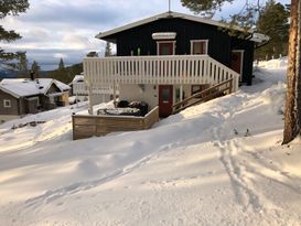 Björnrike Ski-in/Ski-out med utsikt & bastu