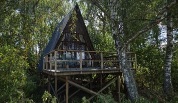 Unikt A-hus med djungelkänsla