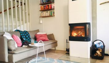 Hus i Tyresö C nära ängar och skog