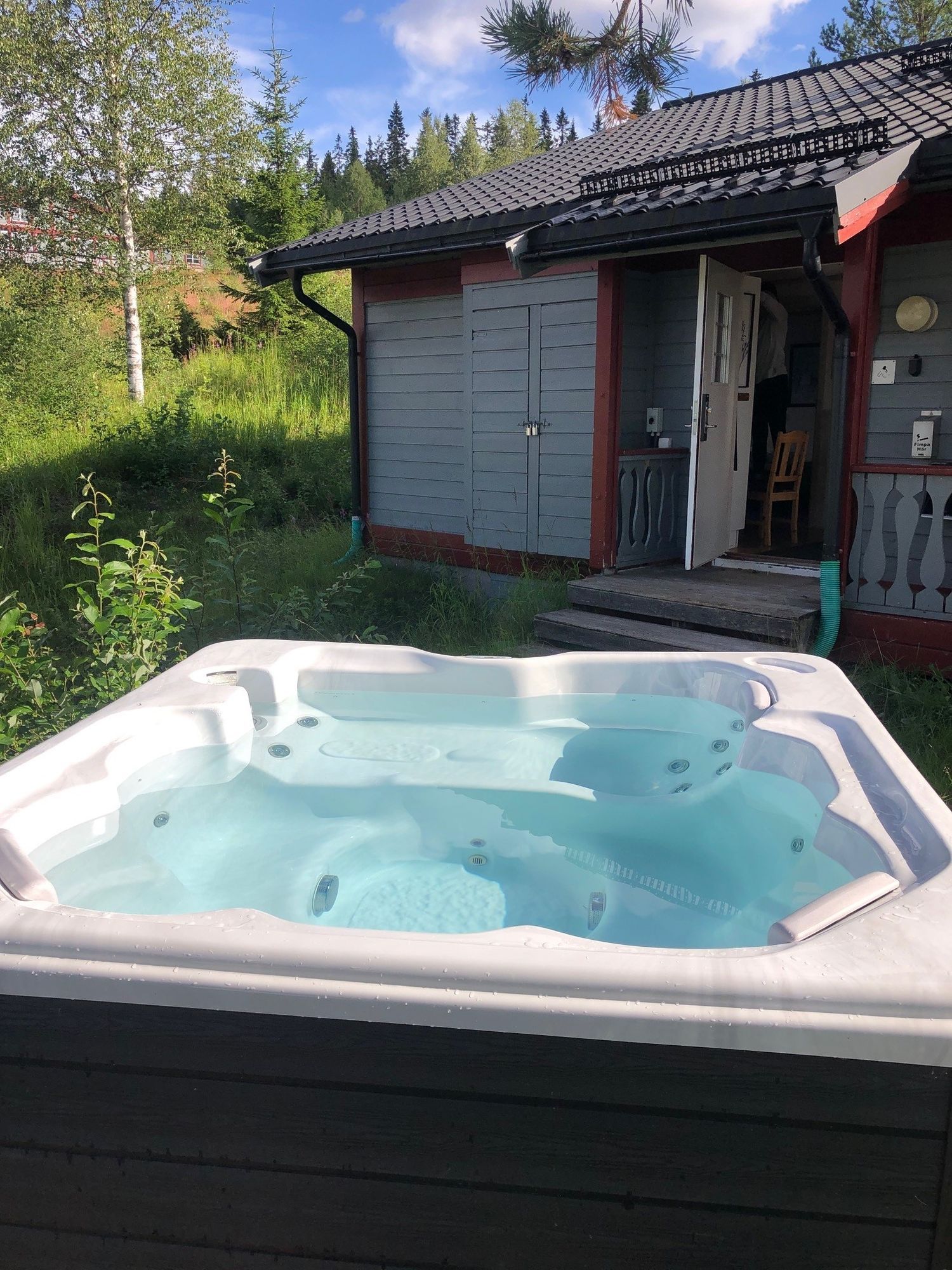 Kläppen. Fin 9 bädds stuga m utomhus jacuzzi. – bild 11 av 11