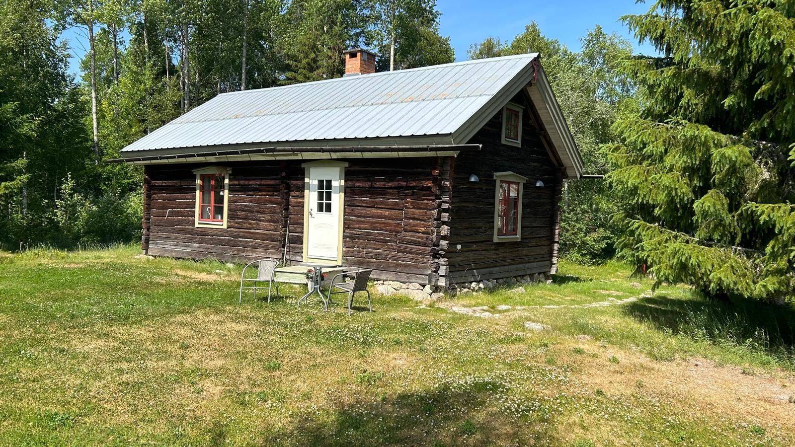 Unikt 1800-tals timmerhus med vedeldad bastu – bild 23 av 24