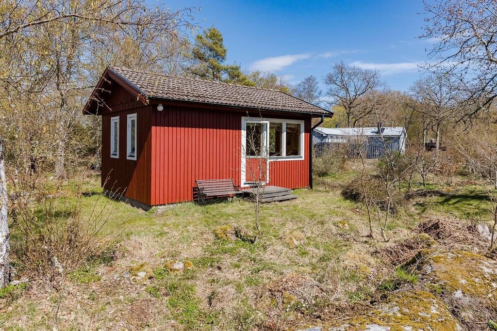 Välutrustad havsnära sommarstuga – bild 13 av 16