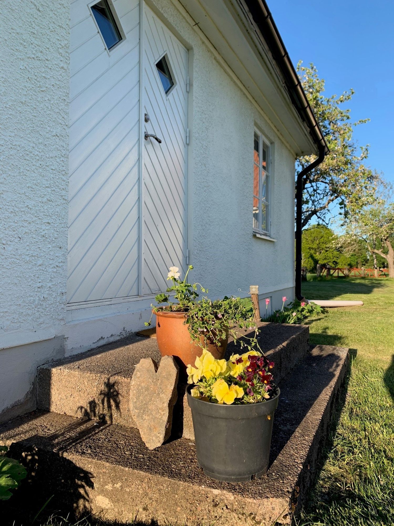 Charmig lantlig stuga med air condition. – bild 2 av 24