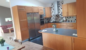 Hus, 2sovrum, vardagsrum, 2 badrum, uterum, grill