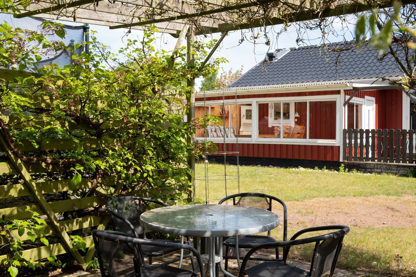 Fullt utrustad stuga med närhet till havet – bild 4 av 24